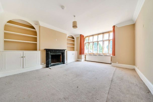 A substantial and historic Grade I listed home set with the renowned Penshurst Estate. - Photo 1