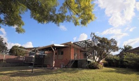 3-Bedroom Home with Spacious Backyard – 26 Askew St - Photo 4