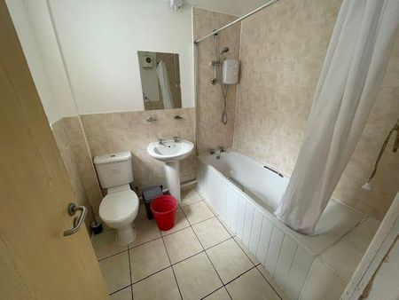 4 bedroom terraced house to rent - Photo 5