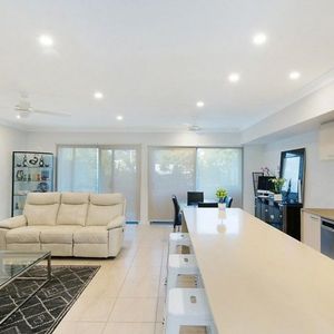 $720 per week - Photo 2