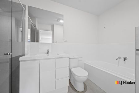 Spacious Townhouse With Great Outdoor Areas - Photo 5