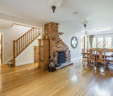 5 bedroom detached house to rent - Photo 2