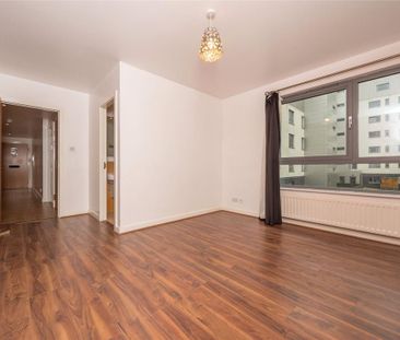 3 bedroom flat to rent - Photo 2