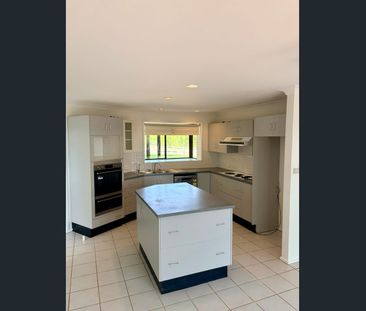 Granny-Flat With Private Backyard! - Photo 2