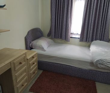 Room in a Shared House, Queenborough Gardens, IG2 - Photo 3