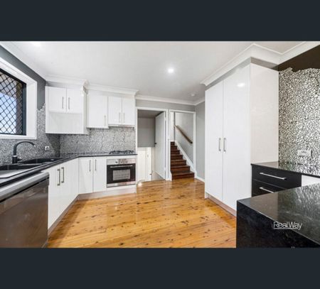 260 Alderley Street, Centenary Heights, Qld 4350 - Photo 3