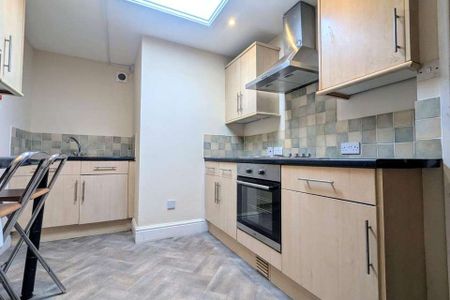 4 bedroom flat to rent - Photo 5