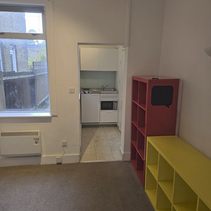 Studio Flat, Lewin Road, SW16 - Photo 1