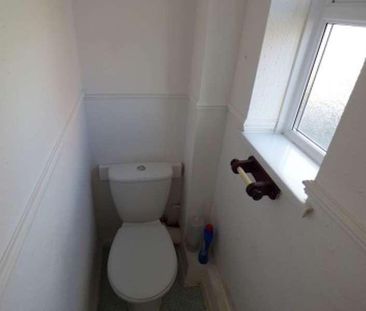 First Floor Flat Lambrok Road, Trowbridge, Wiltshire, BA14 - Photo 5