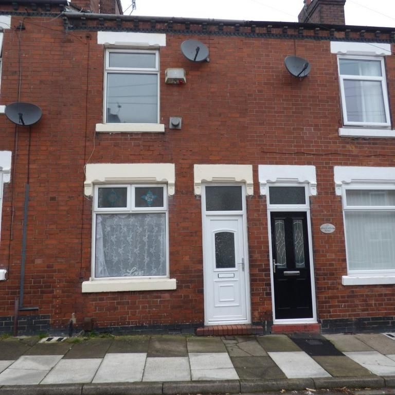 2 bedroom terraced house to rent - Photo 1