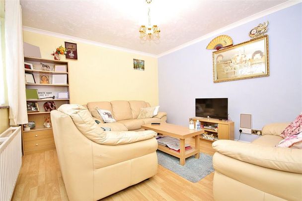 4 bedroom semi-detached house to rent - Photo 1