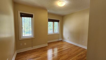 For Lease - 103 Doris Avenue, Toronto, Ontario - Photo 5