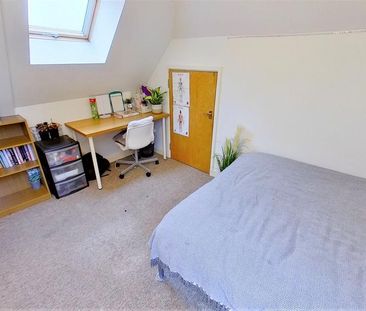 5 bedroom semi-detached house to rent - Photo 3