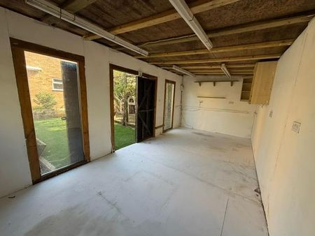 3 bedroom detached house to rent - Photo 5