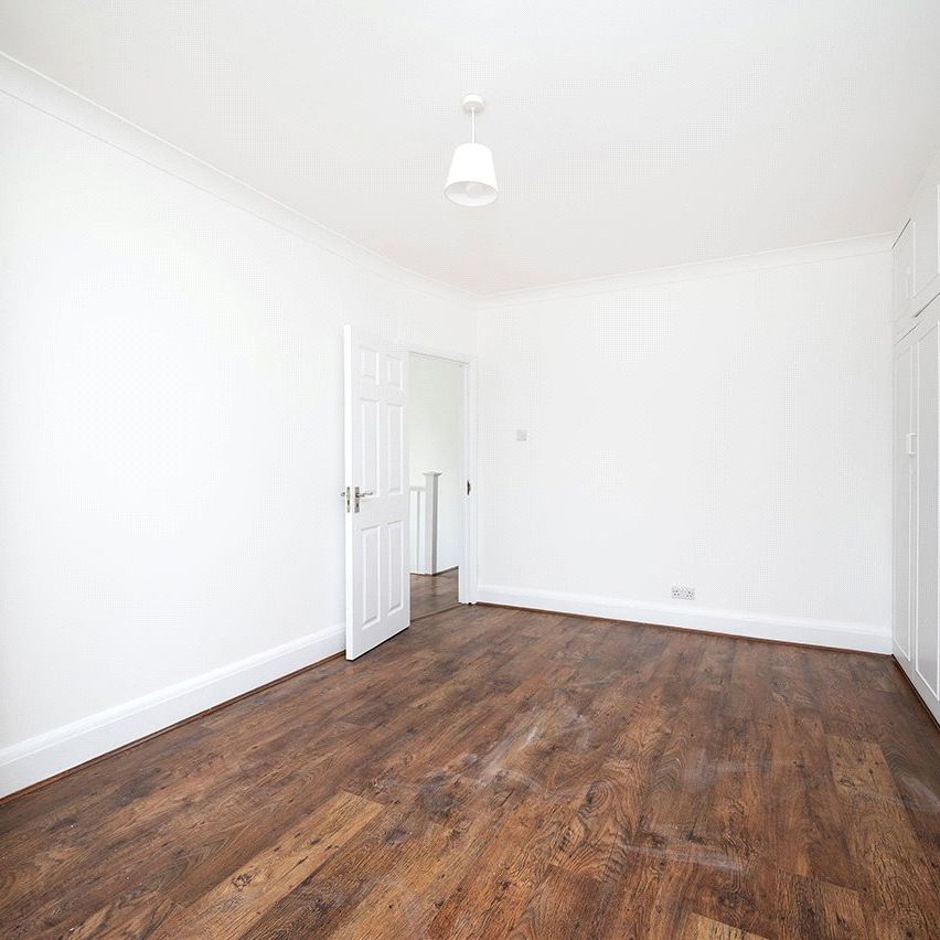 High Road, London - Photo 1