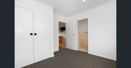 Light filled one bedroom apartment in ideal location - Photo 5