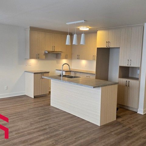 Appartement Saint-Hubert (Longueuil) À Louer - Photo 1