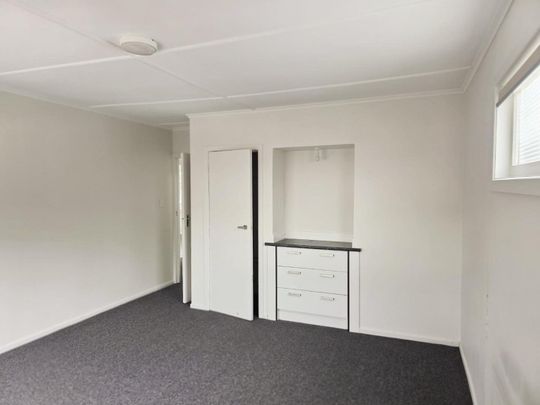 Seaside apartment in Bucklands Beach - Photo 1