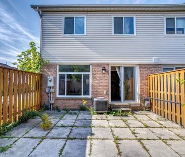 For Lease - 1039 Cedarglen Gate Unit# 28, Mississauga, Ontario - Photo 3