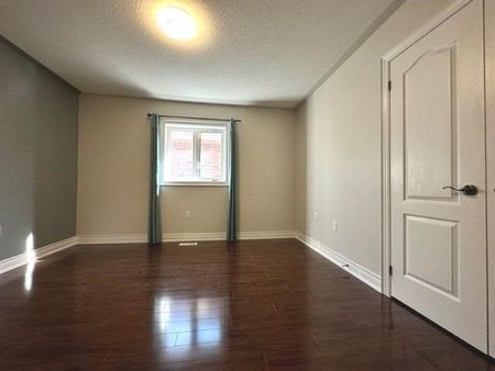 For Lease - 750 Valley Green Trail, Newmarket, Ontario - Photo 2