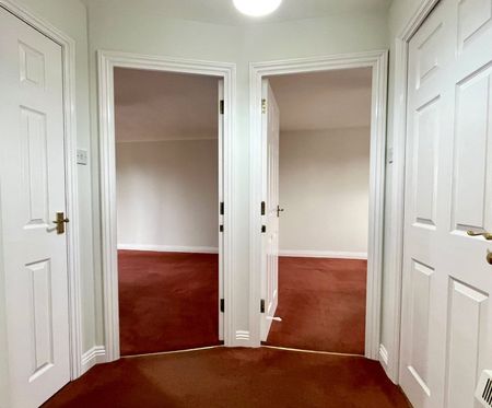 Gould Close, Newbury, Berkshire, RG14 - Photo 4