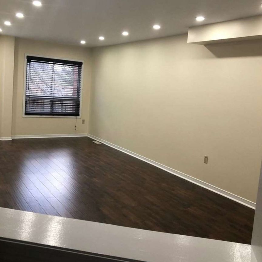 For Lease - 6050 Bidwell Trail Unit# 73, Mississauga, Ontario - Photo 1