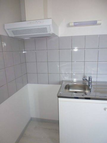 Location appartement t2 34 m² à Villefranche-de-Rouergue (12200) - Photo 3