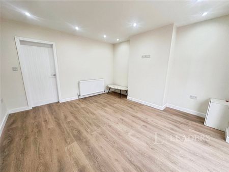 3 bedroom house to rent Sladepool Farm Road, Birmingham, B14 - Photo 3
