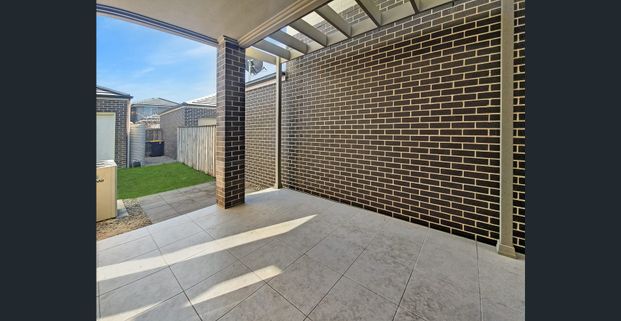 Large Modern Home - Walk To Station - Photo 1
