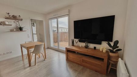 A LOUER - T2 + BALCON + 2 PARKINGS - Photo 3