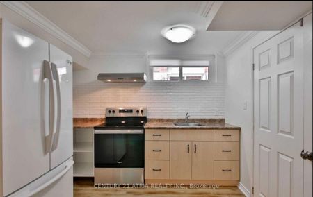 For Lease - 243 Harrygan Crescent, Richmond Hill, Ontario - Photo 2