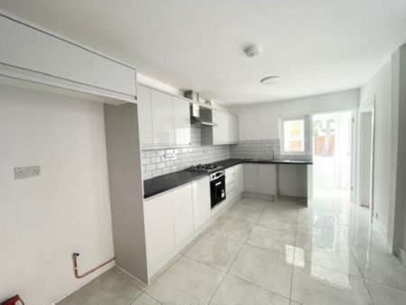 Sibley Grove, London - Photo 3