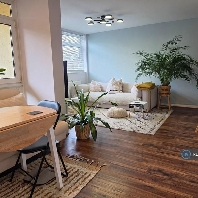1 bedroom in a flat share to rent - Photo 1