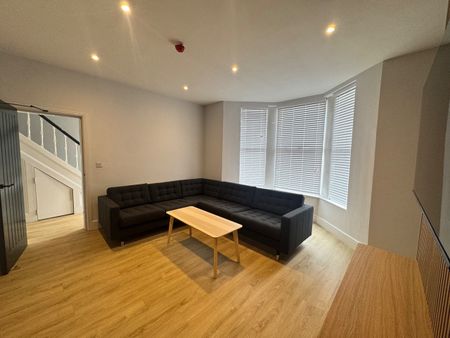 6 Bed Terraced House, Gresford Avenue, L17 - Photo 2