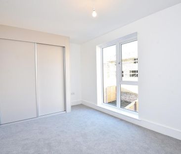 2 bedroom semi-detached house to rent - Photo 5