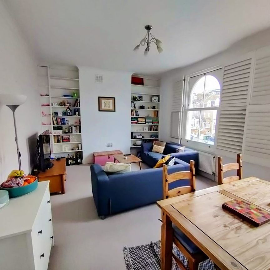 Room in a Shared Flat, Martell Road, SE21 - Photo 1