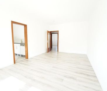 // * Dachgeschosswohnung mit EBK, Balkon und Stellplatz * ab 01.02.... - Photo 3