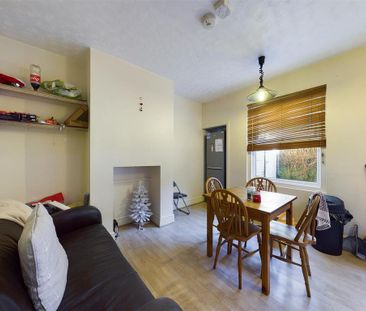 4 bedroom terraced house to rent - Photo 1