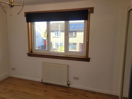 Semi-detached house to rent on - Photo 4