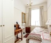 3 bedroom flat to rent - Photo 4