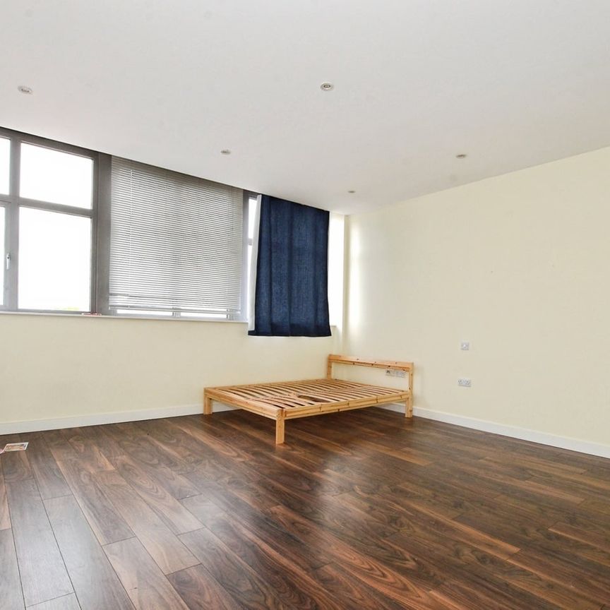 Studio Flat, Imperial Drive, HA2 - Photo 1