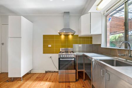 Low maintenance living in popular locale - Photo 4