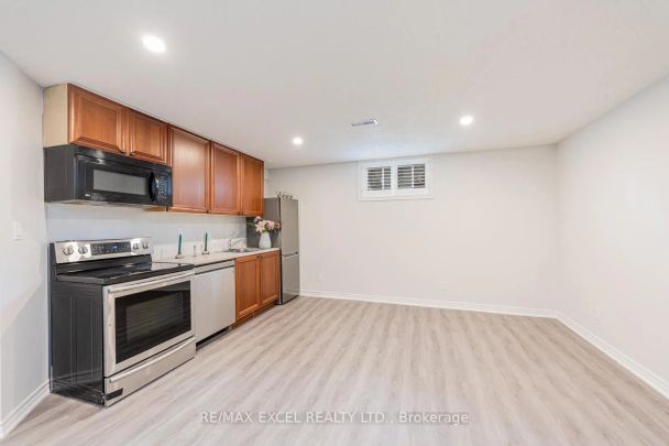 Detached Home For Lease | N9256054 - Photo 1