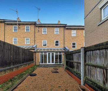 4 bedroom terraced house to rent - Photo 6