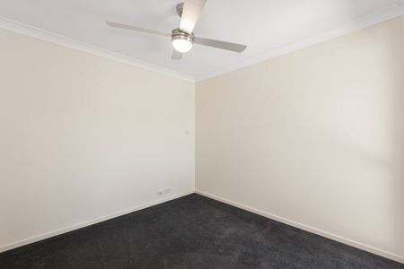 Charming 4 Bedroom Home Backing onto Bushland - Photo 4