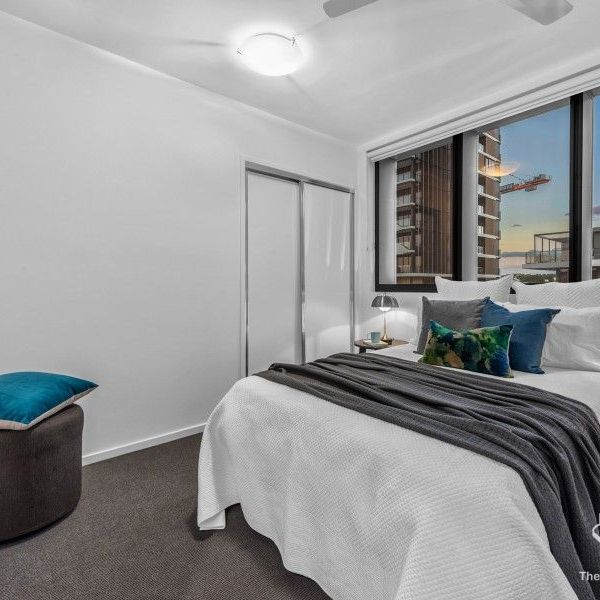 Stunning 3-Bedroom 2B2C Apartment in The Foundry â Woolloongabba - Photo 1