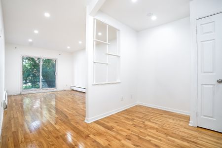 2425 Av. Madison Montréal (Côte-des-Neiges, QC H4B - Photo 3