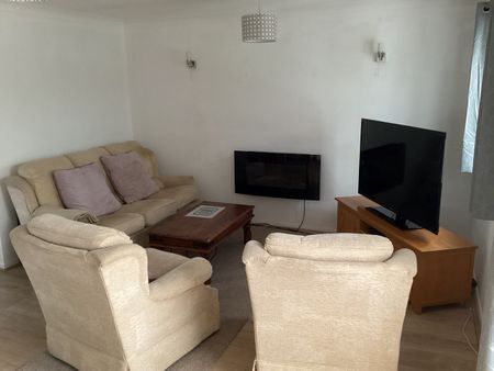 3 Bed Semi-Detached House, St. Andrews Close, LU1 - Photo 3