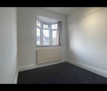 3 Bed Terraced House, Woodbridge Road, IG11 - Photo 3