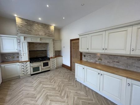 4 bedroom semi-detached house to rent - Photo 5